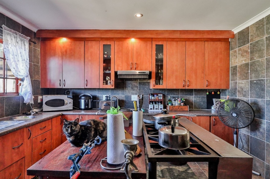 3 Bedroom Property for Sale in Hooikraal Western Cape